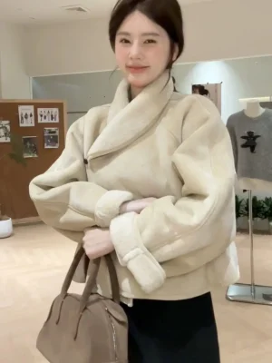 Women’s Minimalist Shearling Outerwear