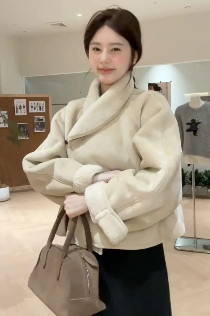 Women’s Minimalist Shearling Outerwear