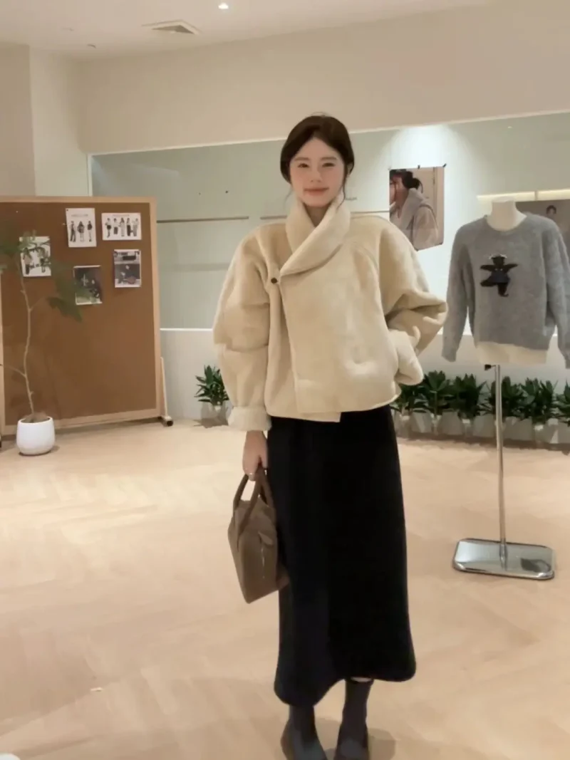 Women’s Minimalist Shearling Outerwear - Image 4