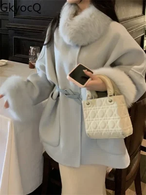 Elegant Wool-Blend Coat with Fox Fur Scarf