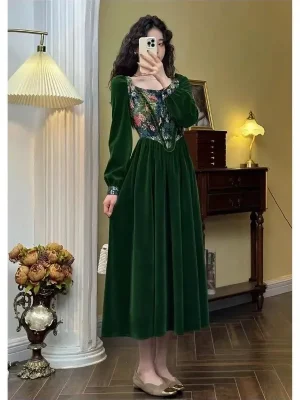 Autumn Retro Green Velvet Dress with One-Shoulder Print