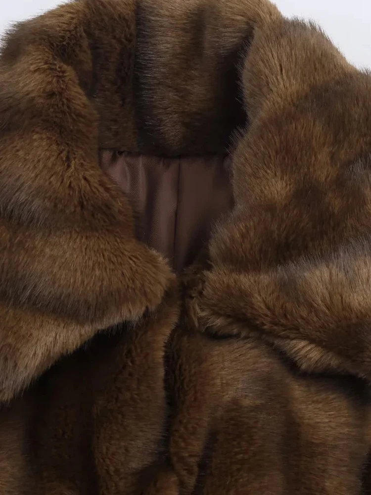 Women’s Cropped Faux Fur Coat - Image 5