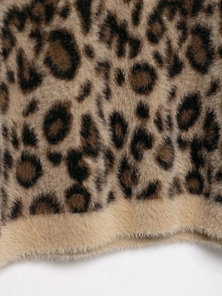 Women’s Animal Pattern Knit Sweater - Image 5