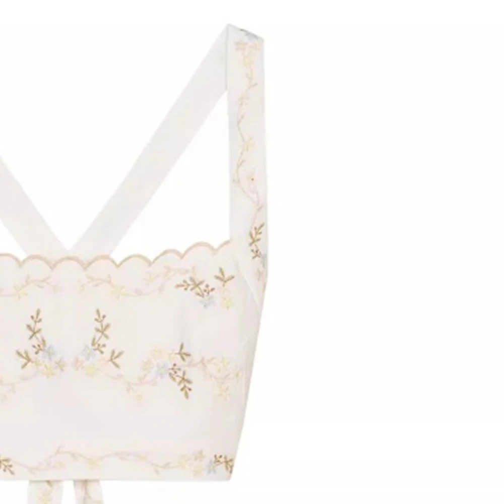 Fashionable Strap Tank Top with Flower Embroidery - Image 4