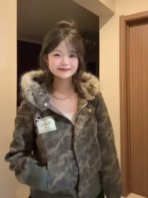 Vintage Camo Slim Fit Crop Sweatshirt